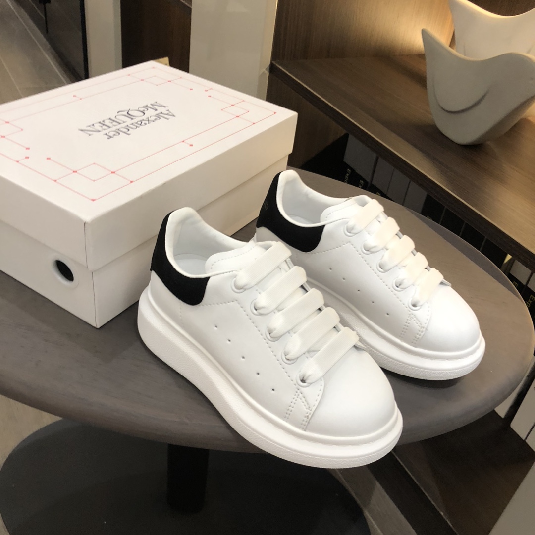 Children's shoes child